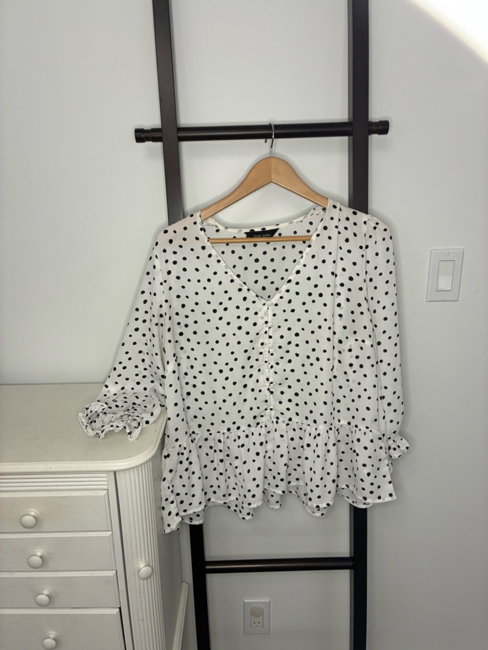 Brody Myles White Polka Dot Peplum Blouse. Size XL. Feminine pretty